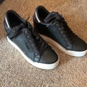 Girls guess shoes size 7